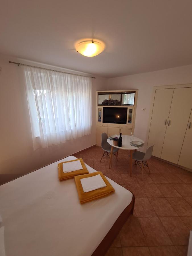 Apartments&Rooms Mazuranic Novi Vinodolski Exterior foto